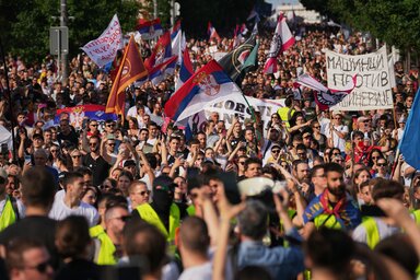 Az ország minden részéről érkeznek tüntetők a belgrádi megmozdulásra (Fotó: Beta)