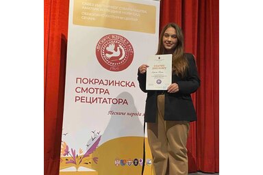 Bakos Dorina az idei elismeréssel, a szécsányi döntő után