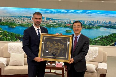 Žarko Mićin és az önkormányzat küldöttsége Jinan városban tartózkodik hivatalos látogatáson (Fotó: Grad Novi Sad)