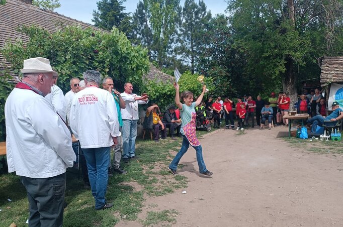 Miután Gergely Tünde átvette a főzőverseny nagy serlegét / Fotó: Kazinczy Paszterkó Diana