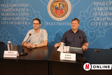 A rendezvény részleteiről egy sajtótájékoztató keretében számolt be Juhász Gábor, a Juhászok Civil Szervezet elnöke és Nikola Jaramazović, a Ravnica zenekar tagja (Fotó: Kolovity Edina)