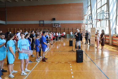 A limáni sportlétesítményben kedden megnyílt az a köztársasági szintű, atlétikai diákverseny, amelyen fejlődési rendellenességekkel küzdő fiatalok mérik össze ügyességüket (Grad Novi Sad)