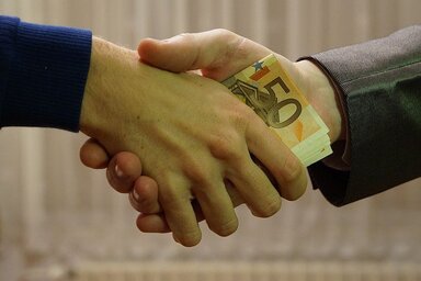 A letartóztatott személyek a gyanú szerint több mint 203 millió dináros kárt okoztak (Fotó: pixabay.com)