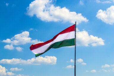 A rendőrség vizsgálja az eset körülményeit, a megrongált zászlót a Korzón találták meg (Fotó: pixabay.com)