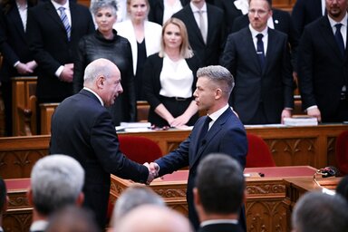 Ma éjfélkor lejár a lemondásra adott határidő (Fotó: MTI)