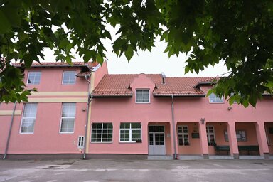 Fotó: Molnár Edvárd/Megújult külsővel fogadja a vendégeket a kultúrotthon