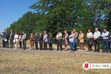 Az emlékező közösség (Fotó: Vidács Hajnalka)