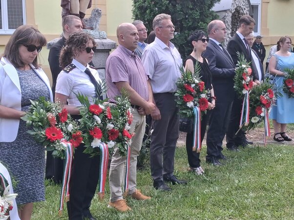 Az emlékező közösség a Turulnál (Fotó: Kalinka Tamás felvétele)