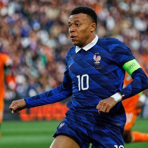 A fogadóirodák Kylian Mbappét tartják esélyesnek a gólkirályi címre (Fotó: Beta/AP)