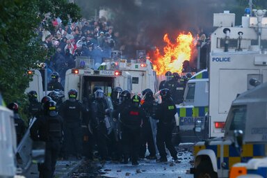 A brit kormány adatai szerint a gyújtogatások miatt 27-en maradtak fedél nélkül Belfastban (Fotó: Beta/AP)