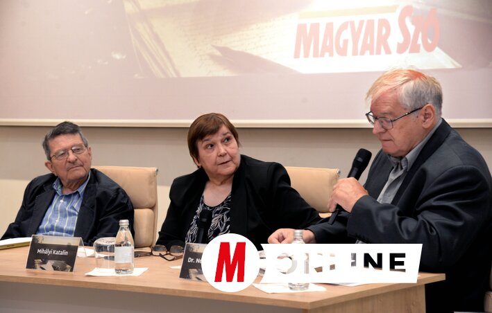 Pisac proze Đeze Bordaš, Katalin Mihalji, urednica dnevnog lista „Mađar so”, kao i dr Ferenc Nemet, akademski profesor (fotografija Čile David)