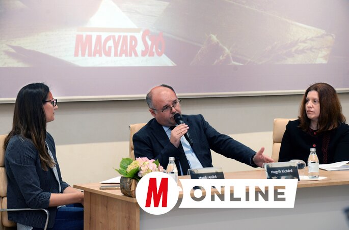 Aniko Madar, urednica Radio Novog  Sada, Rihard Huđik, predsednik izvršnog odbora Nacionalnog saveta mađarske nacionalne manjine, kao i dr Marta Terteli Telek, akademska profesorica (fotografija Čile David)