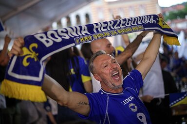 Az akció során két rendőr könnyebb sérüléseket szenvedett (Fotó: Beta/AP)