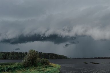 A zivatarokat heves esőzések, villámlás, helyenként jégeső, valamint óránként 60 kilométert meghaladó széllökések kísérhetik (Fotó: Pexels.com)