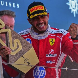 Lewis Hamilton pályafutása első Ferrari-színekben aratott futamgyőzelme (Fotó: Beta/AP)