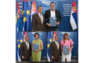 Ótott Róbert tartományi oktatási titkár, valamint az Óbecse községbeli nevelési-oktatási intézmények képviselői: Tufegdžić Dávid, Lehócki Tünde és  Potrebić Tőzsér Gabriella