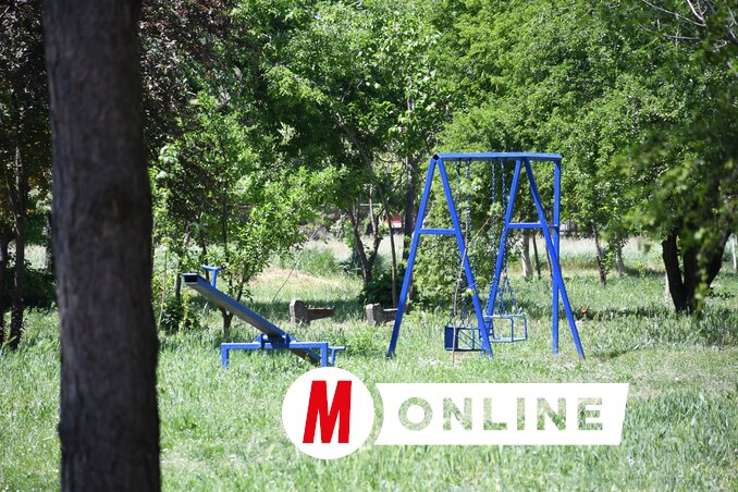 Felújításra váró játszótér a park szélén (Fotó: Paraczky László felvétele)