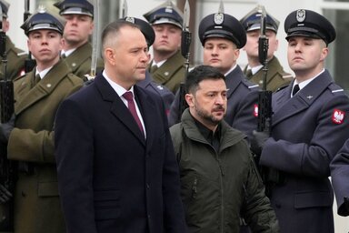 Karol Nawrocki lengyel elnök korábban visszavonta országa legmagasabb állami kitüntetését, a Fehér Sas-rendet Volodimir Zelenszkij ukrán elnöktől (Fotó: Beta/AP)