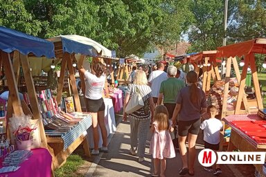 A kirakodóvásár ma is várja az érdeklődőket (Vidács Hajnalka felvétele)