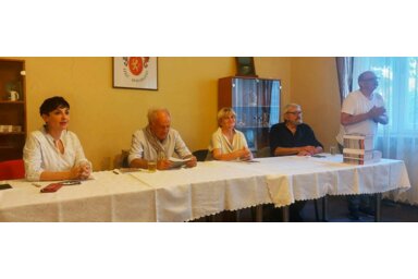 A nemesmiliticsi könyvbemutató résztvevői / Fotó: Pelt Ilona