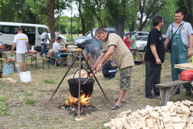 Idén 50 bográcsban főtt marhapaprikás