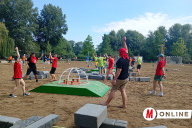 A két váltásban zajló esemény zárórendezvényét kedden tartották meg a Tisza-parton, ahol a gyerekek egyébként is táboroztak (Fotó: Bajić Jenei Klementina)