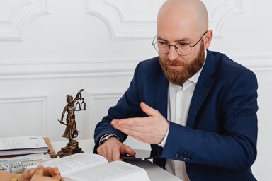 Florian Bieber szerint az államfő a formális alkotmányos hatáskörén túl is meghatározó szerepet játszik (Fotó: Pexels.com)