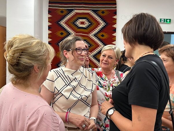 A kiállítással azt üzeni mindenkinek, bármi is történjék, soha nem szabad feladni/ Juhász Erzsébet Könyvtár