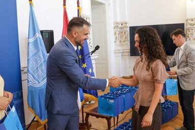 A város ebben a tanévben összesen 1176 Vid-napi díjat adományozott 905 diáknak, erre a célra 15,8 millió dinárt különítettek el (Fotó: Újvidék Város)
