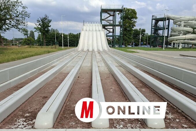 Az egyik csúszda a megépítése óta kihasználatlanul vár a sorsára (Fotó: Molnár Edvárd)