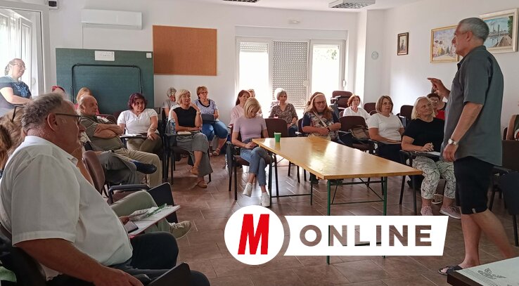 A jelen lévő pedagógusok számos interaktív és tájékoztató előadáson vehetnek részt, naprakész tudással bővítve módszertani tárházukat a jövő kihívásaira válaszolva/Zabos Kasziba Angéla
