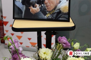 Erdélyi Mária ötlete nyomán Gojić fotóriporter kollégái kezdeményezték egy emléktábla elhelyezését a városközpontban (Fotó: Dávid Csilla felvétele)