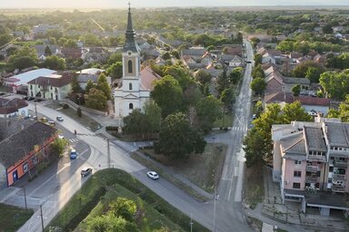 A templom és környéke jelenleg – itt épül a körforgalom (Fotó: A. B. / drónfelvétel)