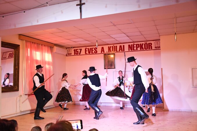 A Százszorszép tánccsoport gömöri táncokat adott elő