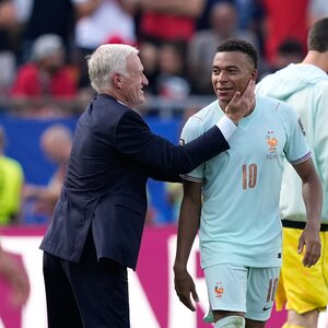 A francia siker két kulcsfigurája: Didier Deschamps és Kylian Mbappé (Fotó: Beta/AP)