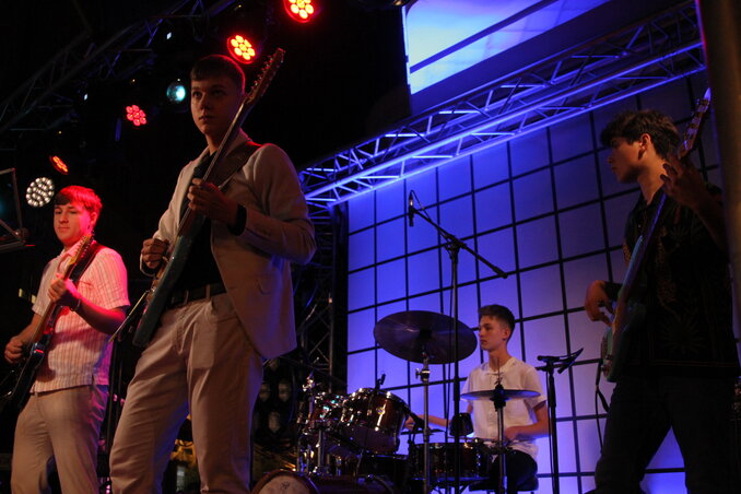 Az újvidéki Modusi tinizenekar rock- és bluesdalokat is játszott
