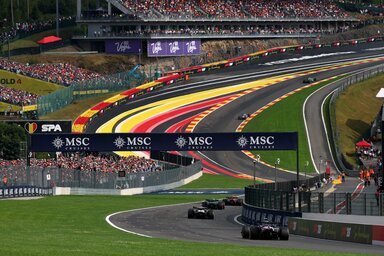 Az Eau Rouge és a Raidillon minden évben próbára teszi a világ legjobb versenyzőit (Fotó: formula1)