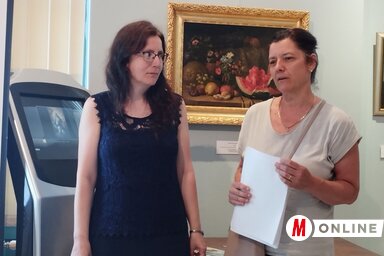 Korhecz Zsuzsanna és Fábián Borbála a múzeumban (Fotó: Lukács Melinda felvétele)