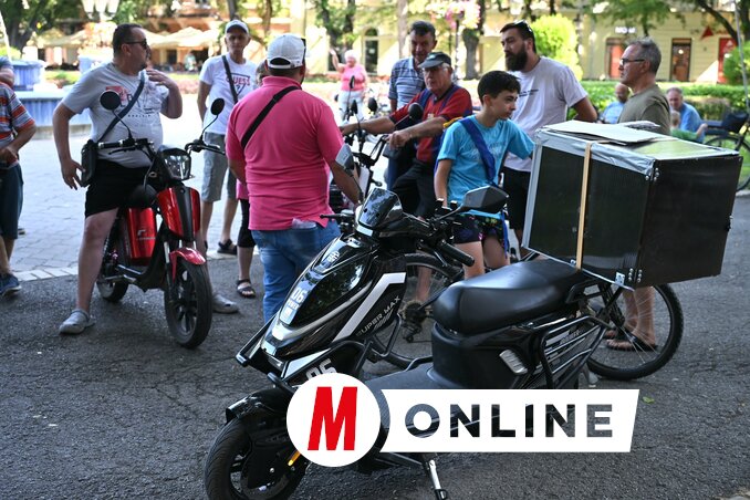 A mopednek minősülő elektromos kerékpárok ezentúl nem használhatják a biciklijárdát sem (Fotó: Molnár Edvárd felvétele)