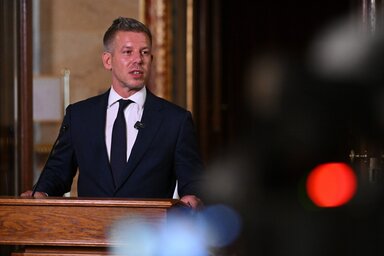 Magyar Péter szerint Polgár Judit döntésével arról tett tanúbizonyságot, hogy minden tekintetben alkalmas lett volna a köztársasági elnöknek (Fotó: Beta/AP)