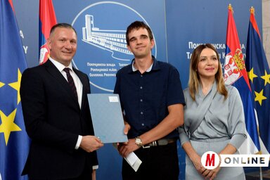 Tóth Zoltán és Ivana Pejović Ševrt a támogatást elnyert Horváth Kátai Rolanddal (Fotó: Dávid Csilla)