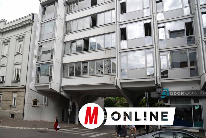 Ez mögött az átjáró mögött mély garázs építését tervezik (Fotó: Dávid Csilla felvétele)