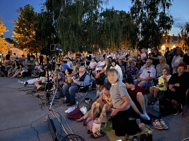 Újra megtelt a szenttamási iskola udvara
