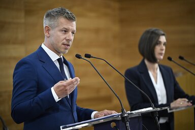 Magyar Péter a paksi sajtótájékoztatón (Fotó: MTI)