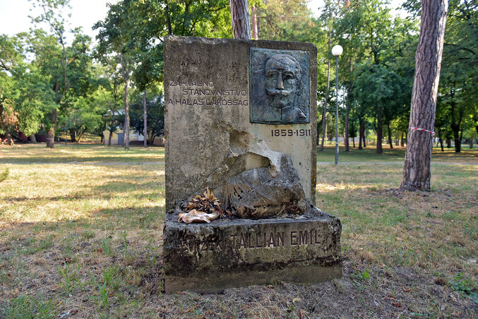 Tallián Emil tiszteletére emelt emlékmű