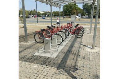Az új biciklikölcsönző pont a Stepa vajda sugárút és a Slobodan Jovanović sugárút kereszteződésénél várja a kerékpárkedvelőket