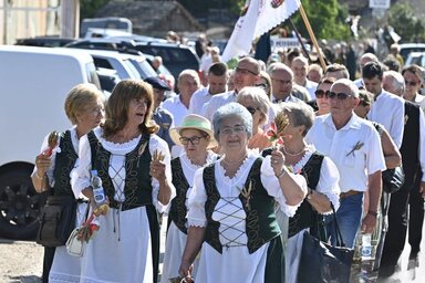 A 173 éves fogadalom jegyében idén is sokan csatlakoztak az ünnepi menethez (Ótos András felvétele)