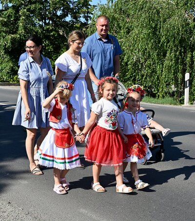 Lovasok vezették az ünnepi menetet (Varga Zoltán felvétele)