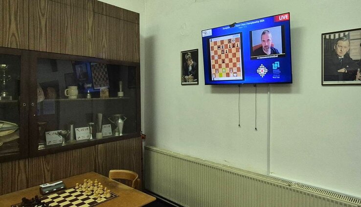 Az okostelevízió a Szabó család ajándéka