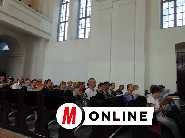 Sokan összejöttek az istentiszteletre